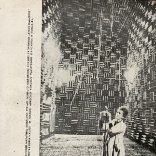 1966 - Mikrofonų kokybės patikrinimo „tylos kameroje“ darbo momentas