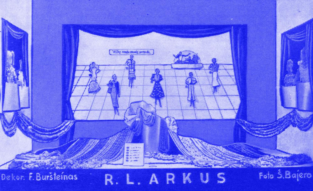 Vasaros naujienų madų paroda „R. l. Arkus“ firmos vitrinoje